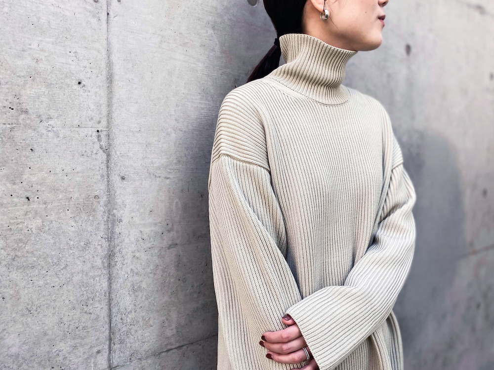 トップスSUPER FINE WOOL RIB KNIT TURTLE NECK P/O