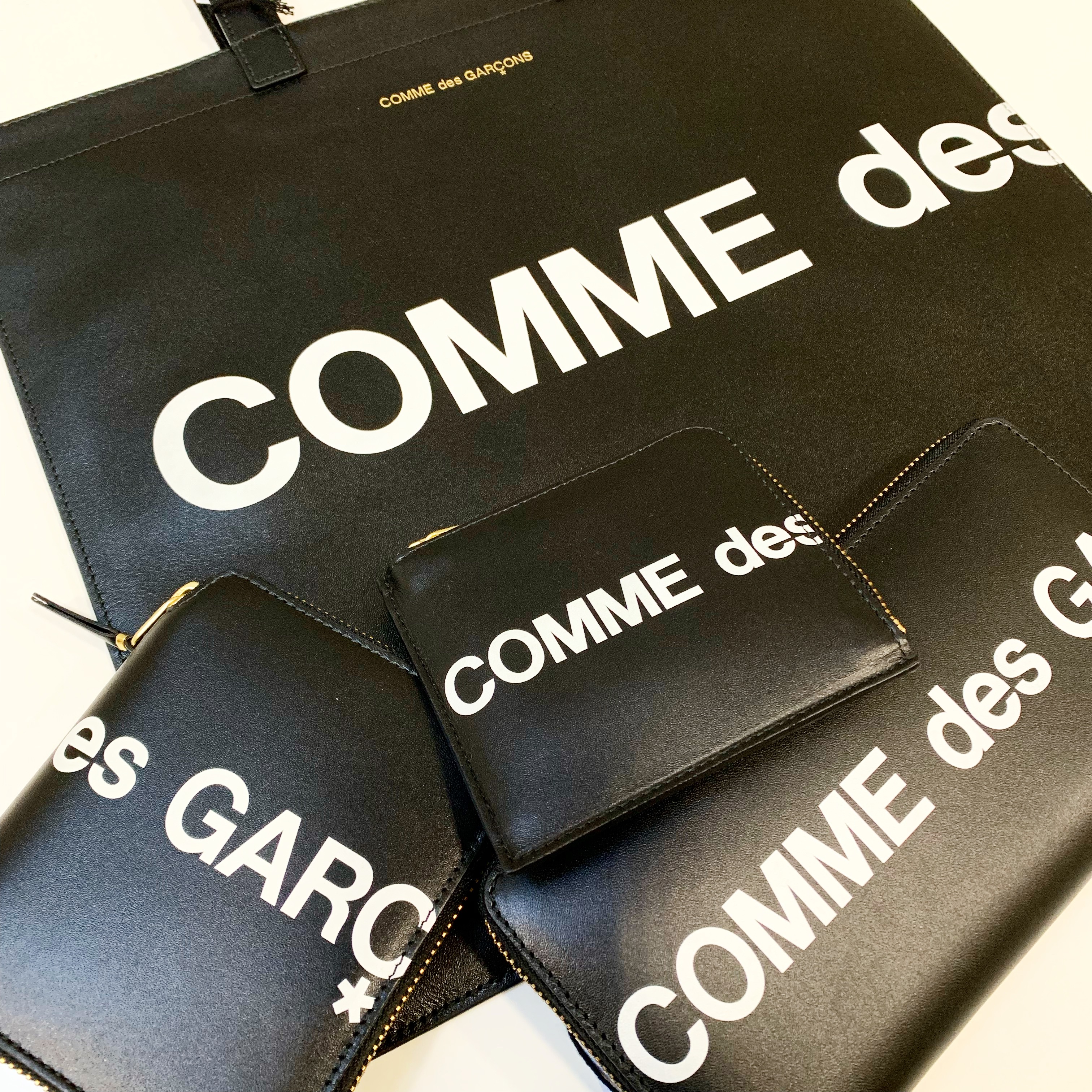 HUGE LOGO NEW!! / WALLET COMME des GARCONS