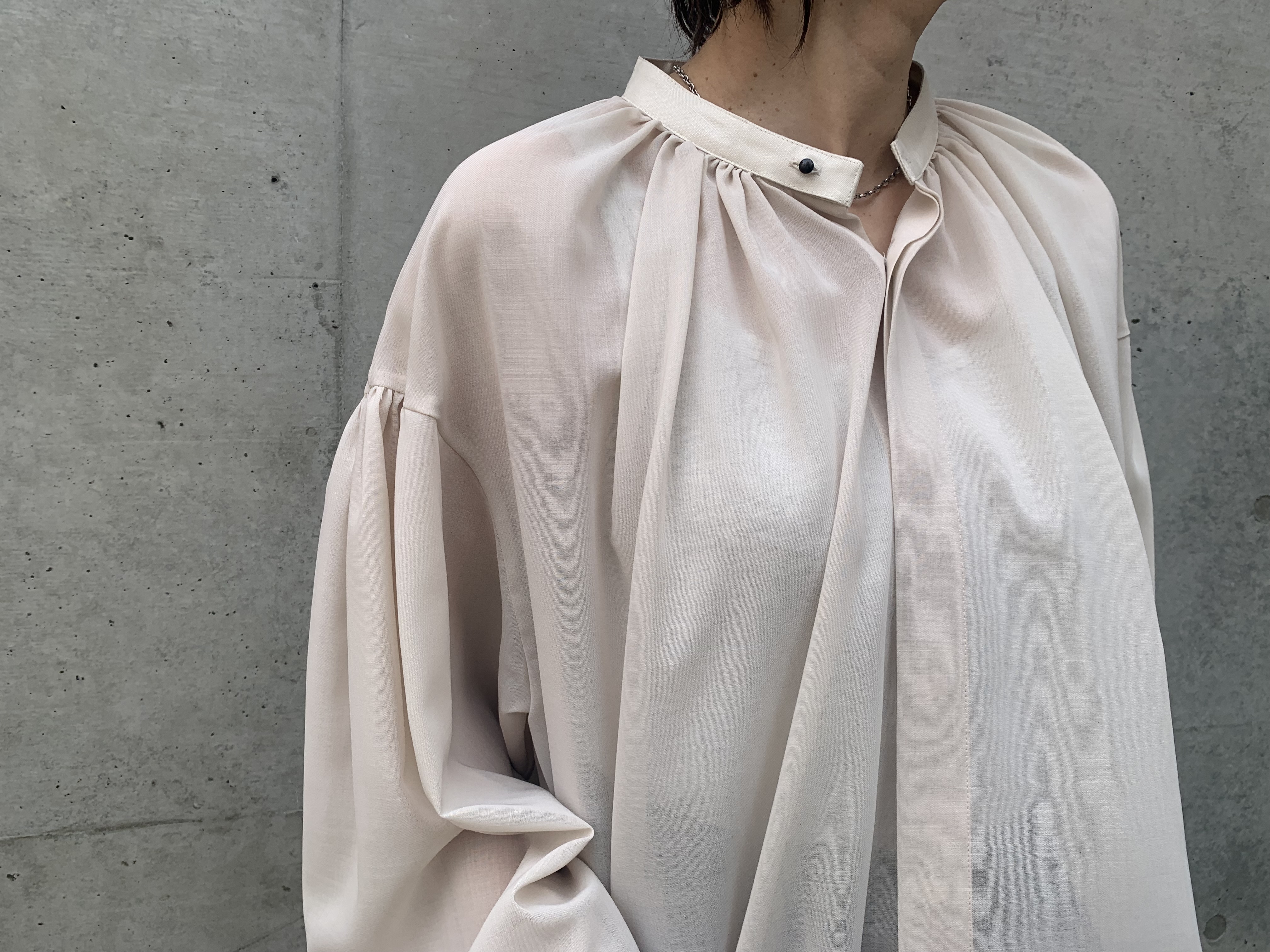 HYKE(ハイク) VOILE GATHERED SHIRT