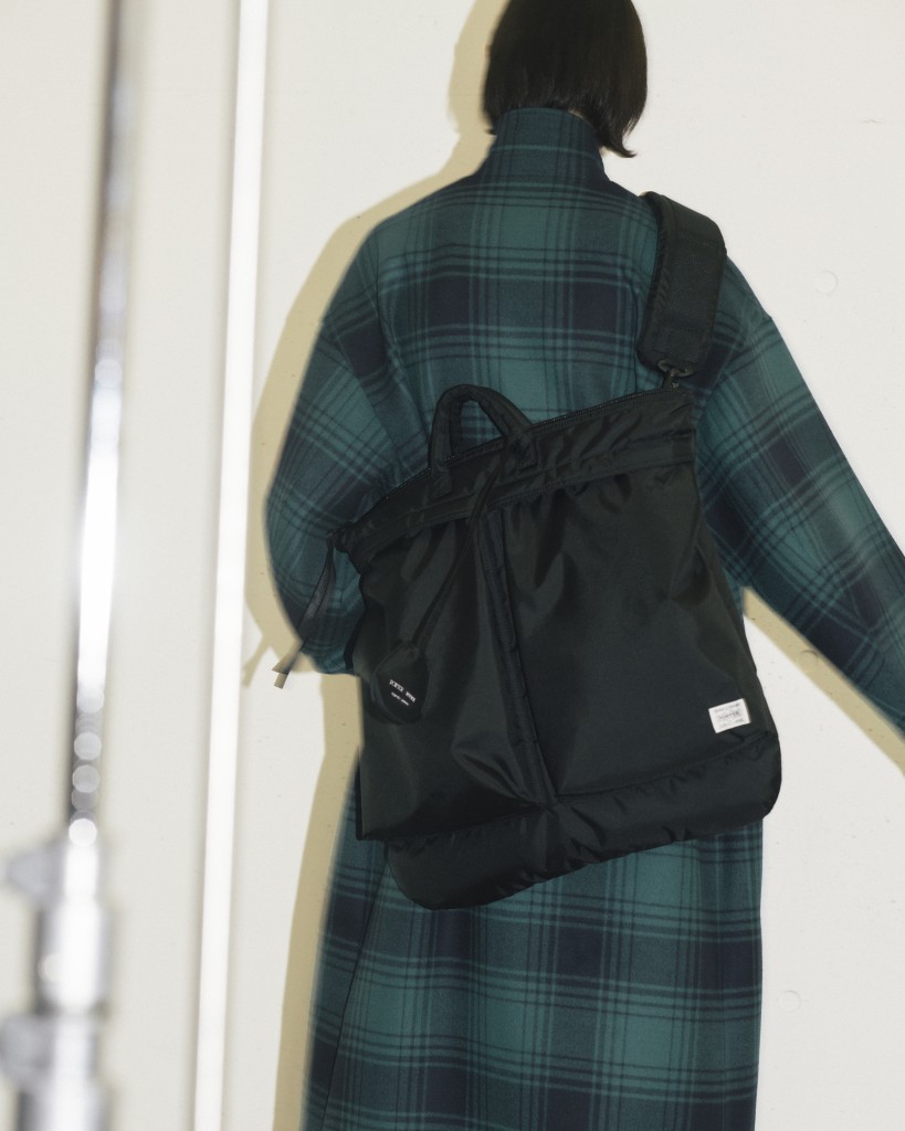 1_IMAGE_HELMETBAG_black_4x5