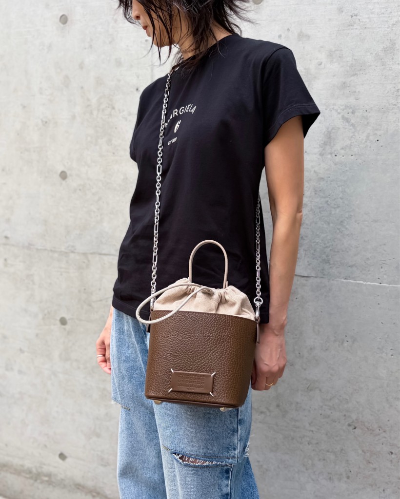 F456718D-C3B2-4EB8-813C-2D51CA1F65B4 2